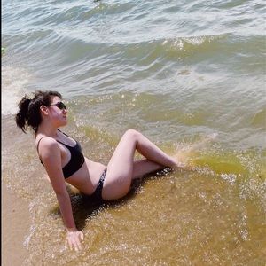 Meet your Posher, Dania